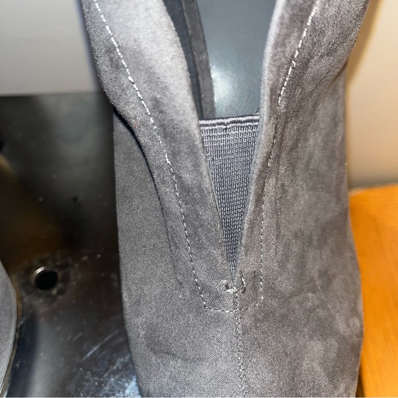 Apt.9 grey suede slip on heeled boots size 10 - Picture 11 of 11